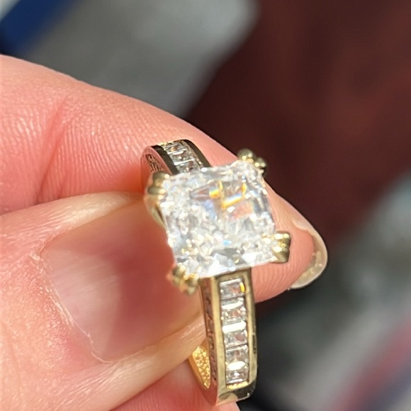 Real gold engagement ring - Picture 10 of 10